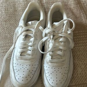 Hardly worn white Nike